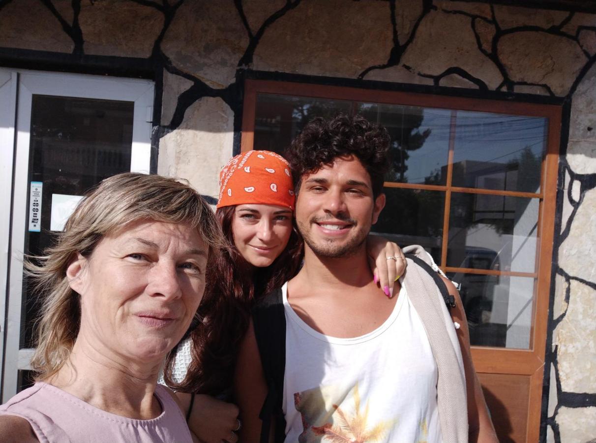 Hostal Belgica Palma Nova  Luaran gambar