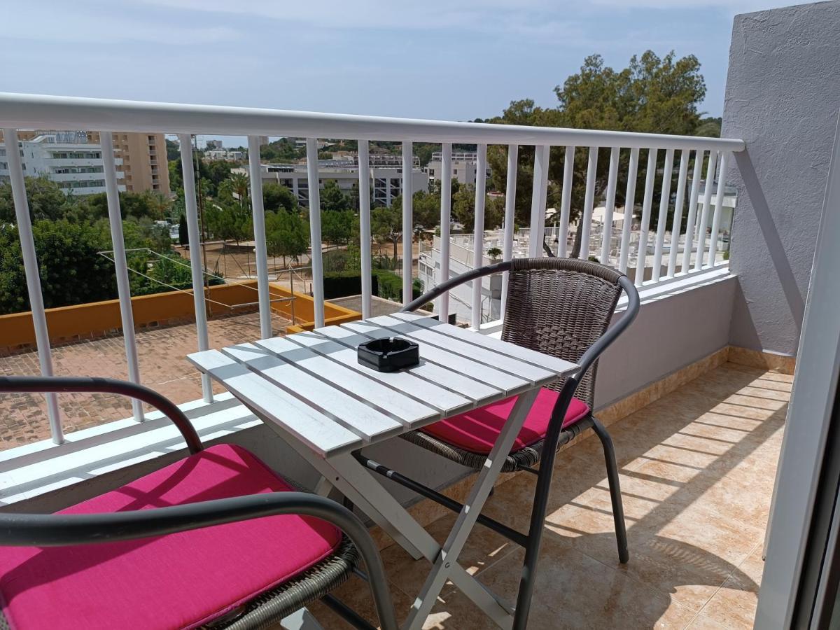 Hostal Belgica Palma Nova  Luaran gambar