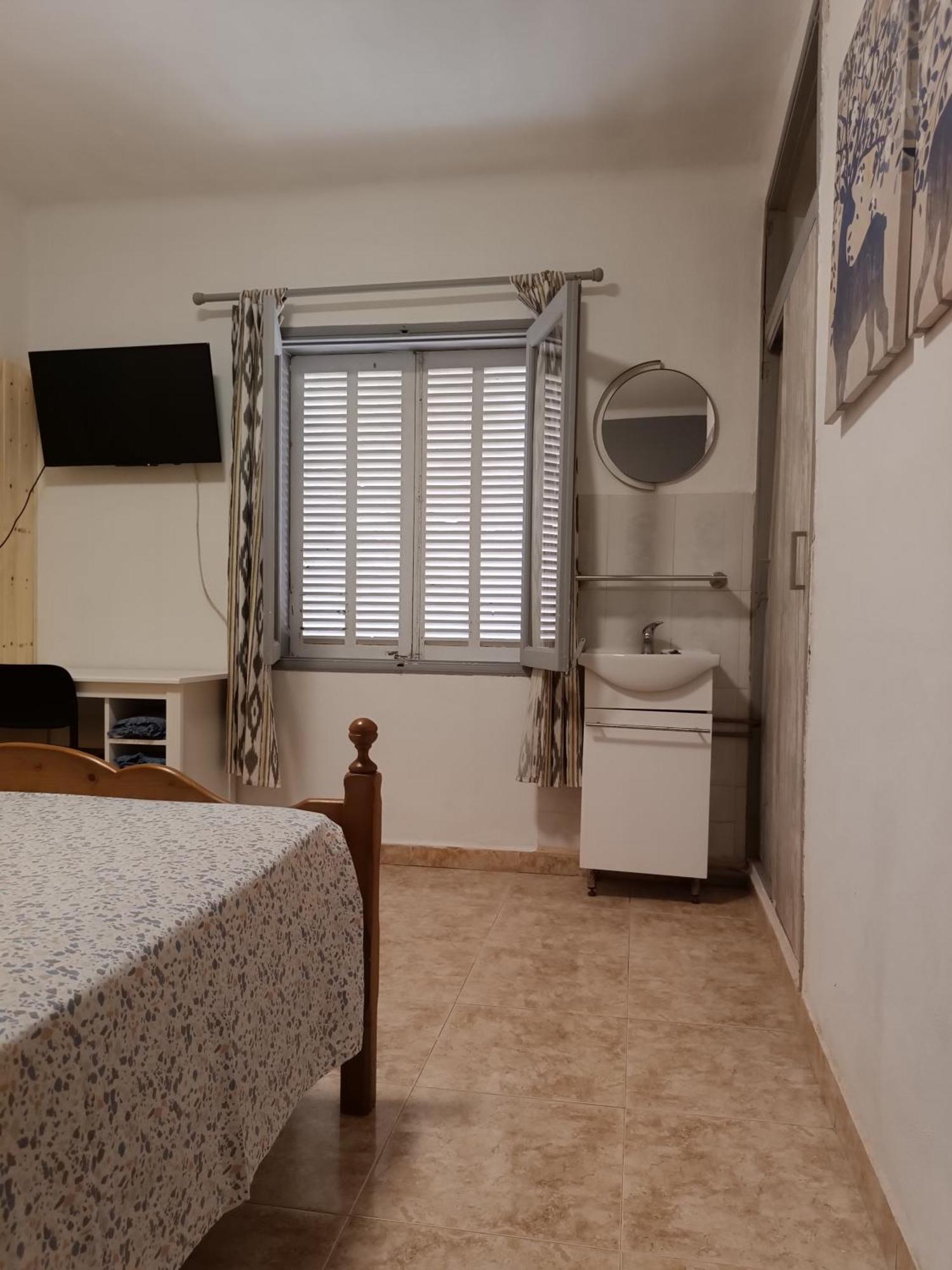 Hostal Belgica Palma Nova  Luaran gambar