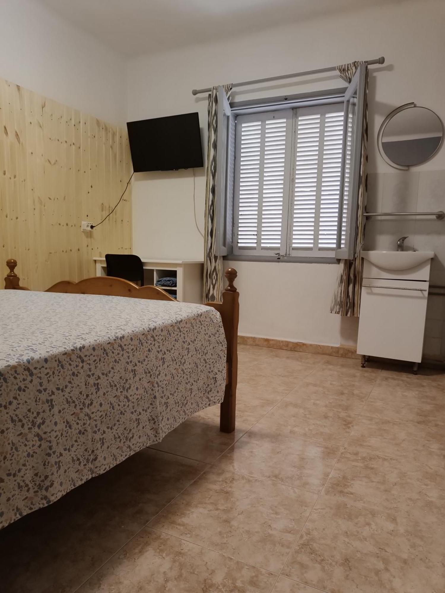 Hostal Belgica Palma Nova  Luaran gambar