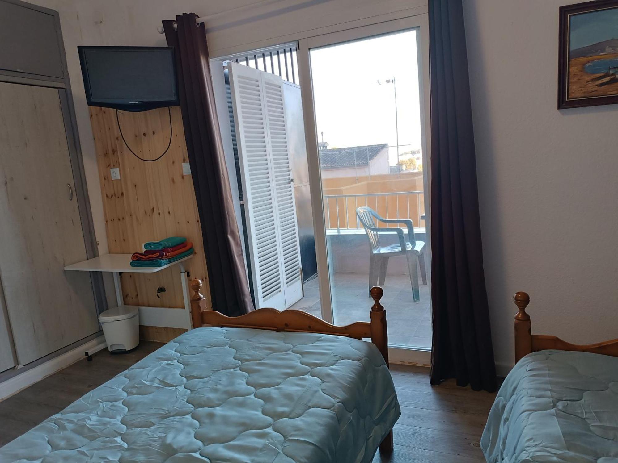 Hostal Belgica Palma Nova  Luaran gambar