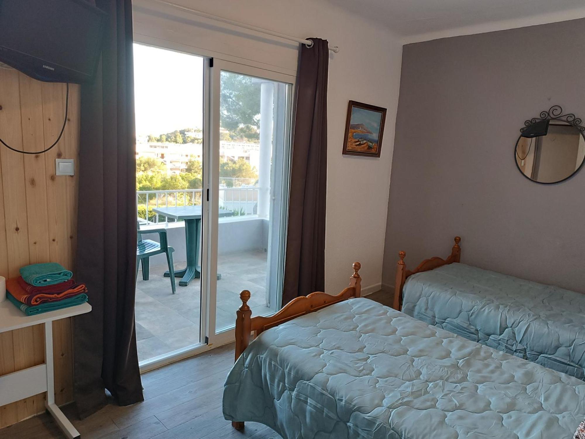 Hostal Belgica Palma Nova  Luaran gambar