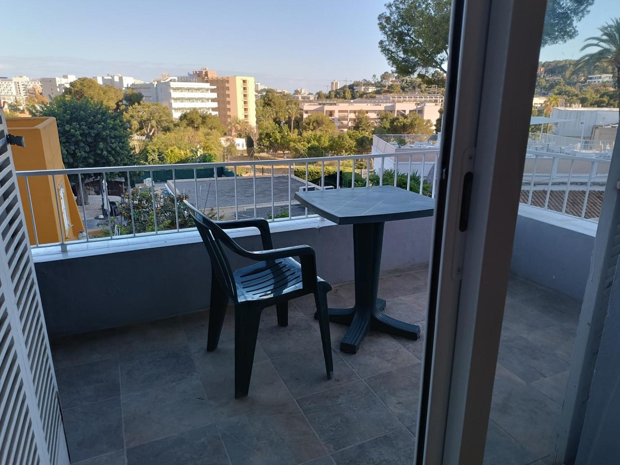 Hostal Belgica Palma Nova  Luaran gambar