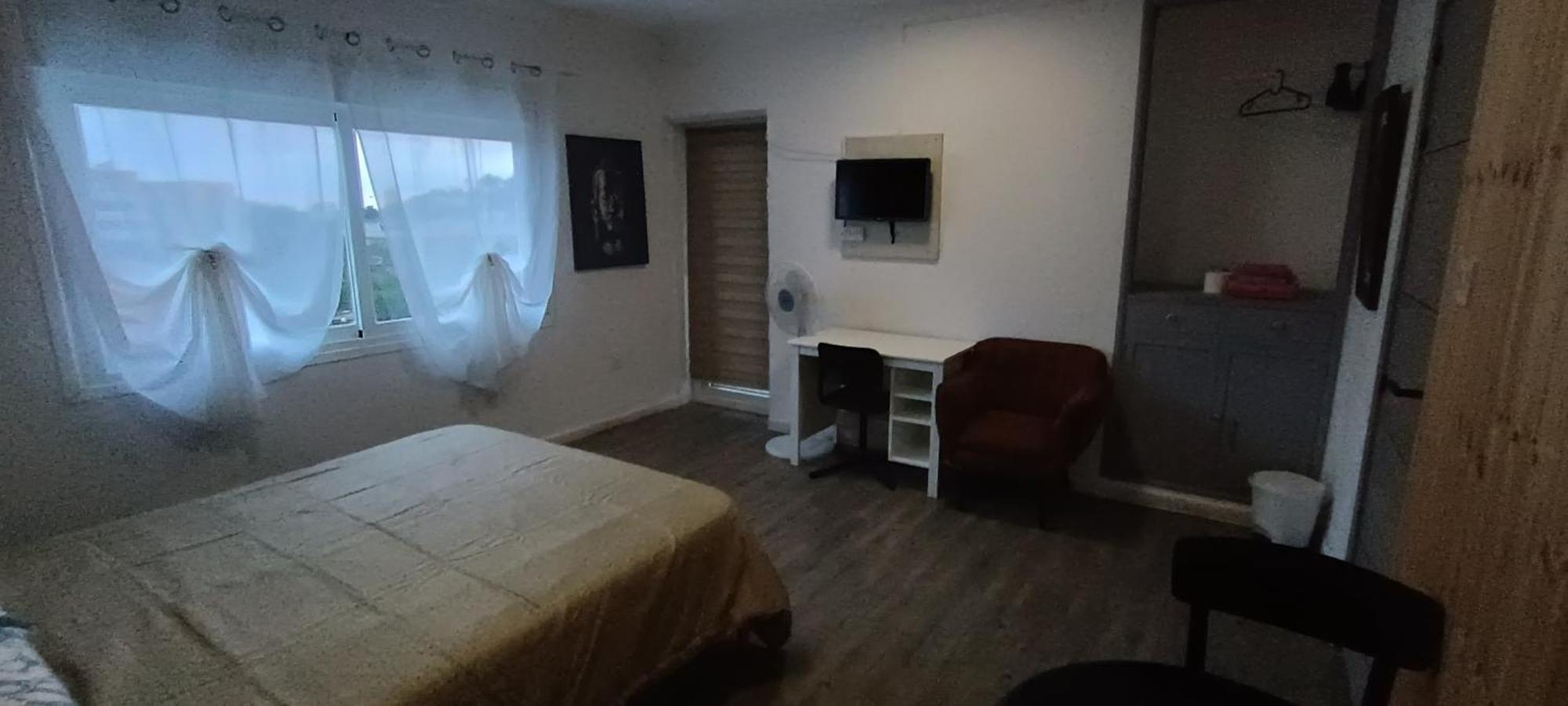 Hostal Belgica Palma Nova  Luaran gambar